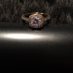 Gold diamond ring